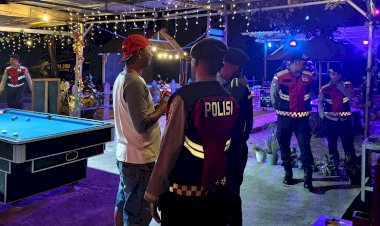 Rutin-Gelar-Patroli-Malam,-Sat-Samapta-Polres-Flotim-Jaga-Kota-Larantuka-Tetap-Aman-dan-Kondusif