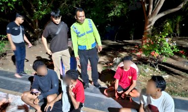 Patroli-Dialogis-Polres-Flotim-Sasar-Titik-Keramaian,-Jaga-Kamtibmas-Kota-Larantuka