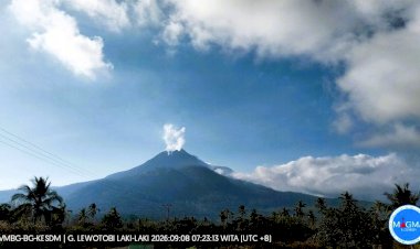 Di-Tengah-Aktivitas-Gunung,-Warga-Diingatkan-Tetap-Tenang-dan-Ikuti-Arahan-Resmi
