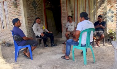 Dari-Rumah-Warga,-Bhabinkamtibmas-Nawokote-Titip-Pesan-Aman-di-Tengah-Ancaman-Erupsi