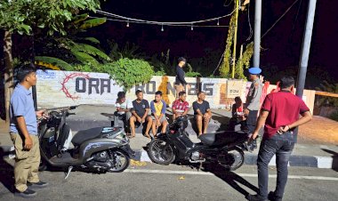 Jaga-Situasi-Tetap-Kondusif,-Polres-Flores-Timur-Laksanakan-Patroli-Hingga-Larut-Malam