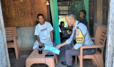 Dari-Sambang-Jadi-Kepedulian,-Bhabinkamtibmas-Kawela-Titip-Pesan-Jaga-Ketenangan-Desa