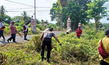 Polsek-Adonara-Timur-Bersama-Brimob-dan-Pemerintah-Bergerak-Menata-Lokasi-Hunian-Sementara-untuk-Brimob
