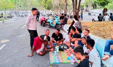 Berdialog-di-Pelabuhan,-Bhabinkamtibmas-Bangun-Kepercayaan-Bersama-Warga