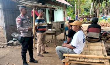 Bhabinkamtibmas-Hadir-Mendengar,-Aiptu-Ade-Junaedy-Abdullah-Sambangi-Warga-Bukit-Seburi-II
