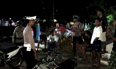 Patroli-Malam-Humanis,-Polres-Flores-Timur-Bangun-Kedekatan-dengan-Masyarakat