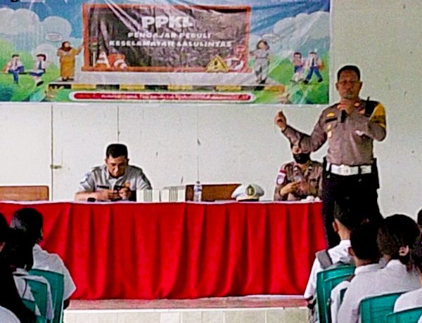 Sat Lantas Polres Flotim dan Jasa Raharja Gelar Sosialisasi Keselamatan Berlalu Lintas di SMAN 1 Larantuka