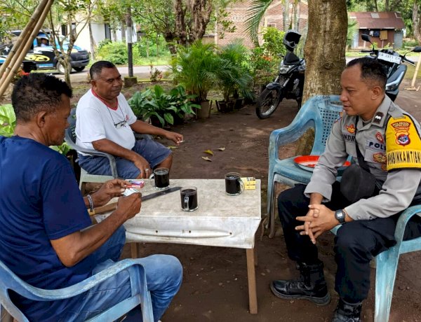 Jadi Sarana Edukasi Kamtibmas, Bhabinkamtibmas Desa Wailolong Sambangi Warganya
