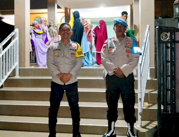 Malam Penuh Berkah, Polri Amankan Ibadah Tarawih di Adonara Timur