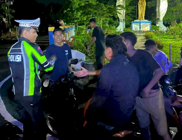 Tegas dan Humanis, Patroli Lampu Biru Satlantas Polres Flotim Beri Rasa Tenang