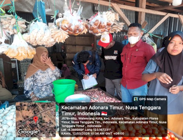 Jelang Idul Fitri, Polres Flotim dan TPID Sidak Harga Bahan Pokok di Pasar Waiwerang