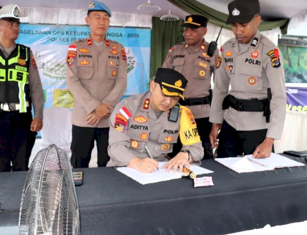 Kapolres Flotim AKBP Adhitya Octorio Putra Tinjau Langsung Pos Pengamanan Ops Ketupat Turangga 2026