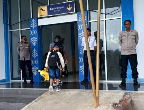 Polri Hadir di Bandara Gewayantana, Penumpang Merasa Lebih Aman