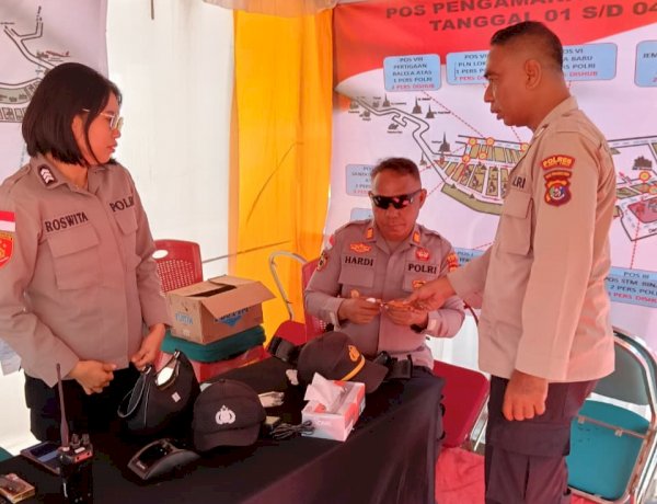 Pastikan Kondisi Prima, Dokkes Polres Flotim Bagikan Vitamin di Pos Pengamanan