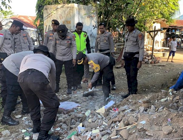 Aksi Kemanusiaan Polres Flotim Bersihkan Puing Pasca Gempa