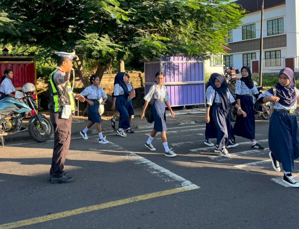 Gatur Pagi Sat Lantas Polres Flotim Jadi Garda Awal Keselamatan di Jalan Raya