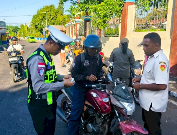 Tertib Berlalu Lintas, Sat Lantas Polres Flotim dan Dispenda Turun Langsung Tertibkan Kendaraan