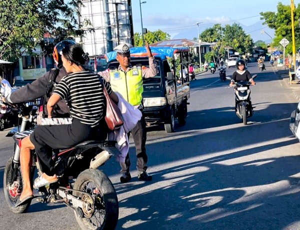 Harmoni Pagi di Jalan Raya, Sat Lantas Polres Flotim Jadi Penggerak Utama