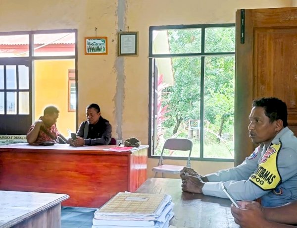 Sinergitas Terjalin, Bhabinkamtibmas Sambangi Kantor Desa Watotika Ile