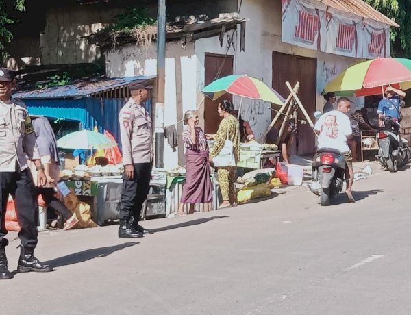 Cegah Kemacetan, Personel Polsek Adonara Timur Laksanakan Strong Point Pagi
