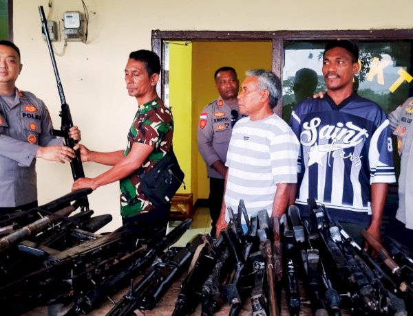 Pilih Jalan Damai, Para Tokoh dan Masyarakat Dusun Bele Serahkan Puluhan Senpira