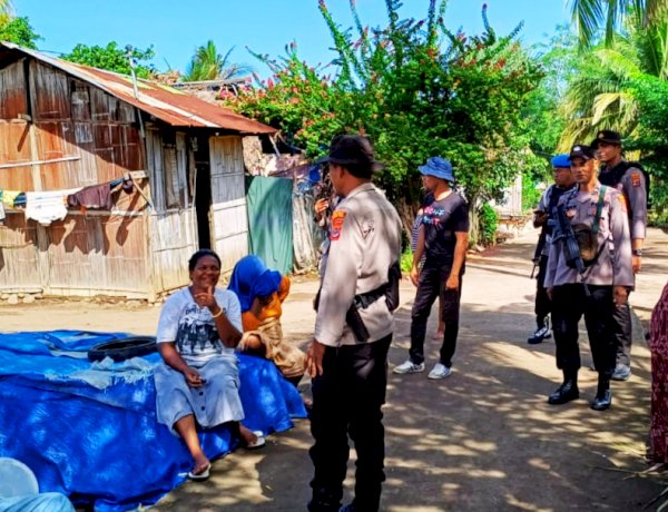 Patroli Dialogis Jalan Kaki Polres Flotim Hadirkan Rasa Aman dan Keharmonisan Masyarakat Dusun Bele