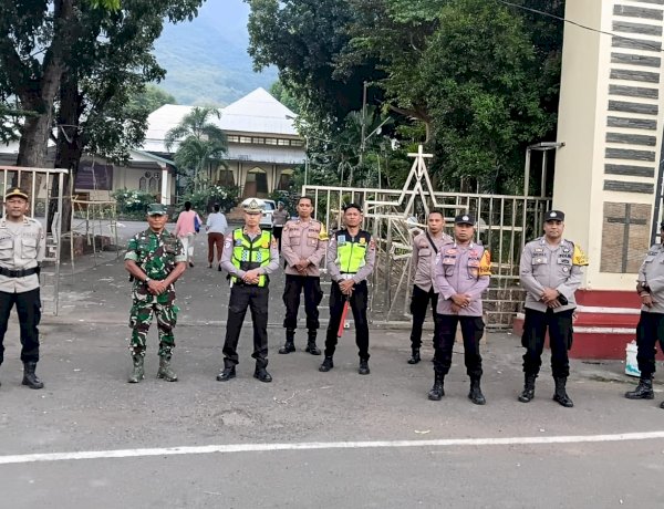 Dalam Hening Doa Corpus Christi, Polres Flores Timur Setia Menjaga Ruang Ibadah