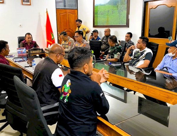 Bupati Flores Timur Beserta Kapolres, Dandim, Ketua DPRD serta Kedua Kepala Desa Satukan Langkah Wujudkan Percepatan Perdamaian Dua Desa yang Berselisih