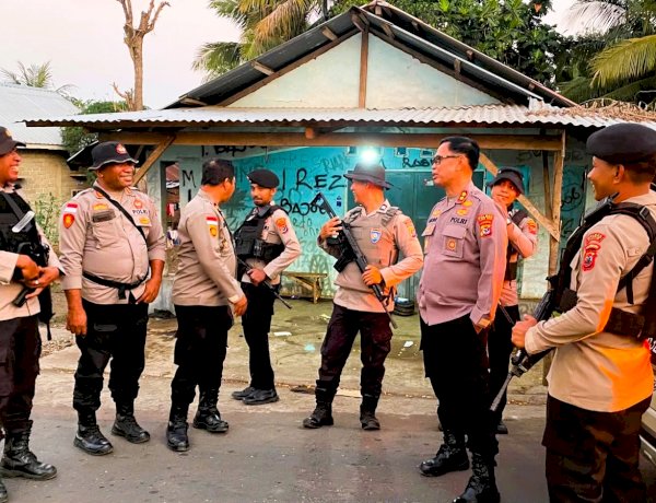 Usai Silaturahmi, Kapolres Flores Timur Sapa Personel Pengamanan di Adonara Timur