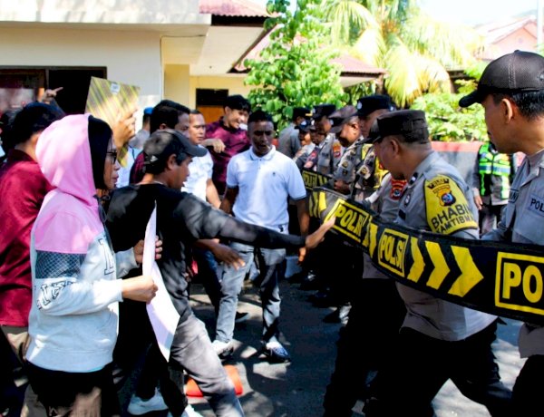 Asah Kesiapsiagaan, Polres Flores Timur Simulasikan Sispam Mako dan Dalmas