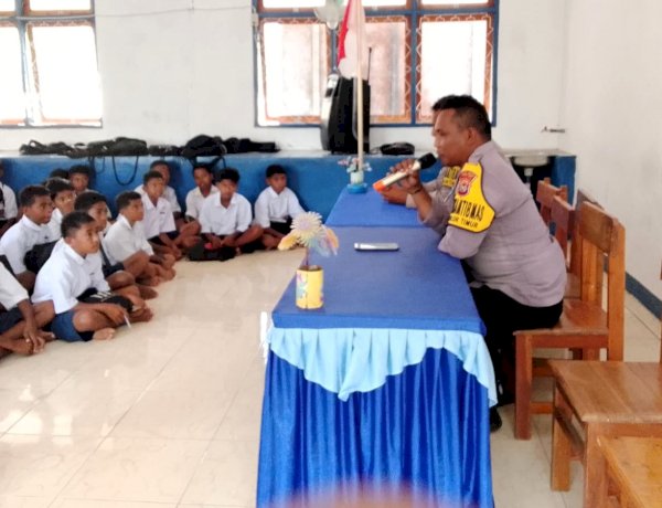 Pesan Sederhana dari Bhabinkamtibmas untuk Pelajar SMPN 1 Solor Timur: Stop Bullying, Jaga Pertemanan