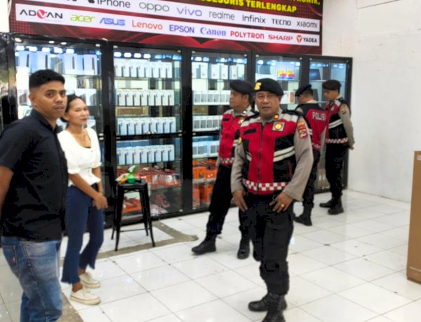 Langkah Kecil Menjaga Kenyamanan, Personel Polres Flotim Sambangi Toko dan Atur Lalu Lintas
