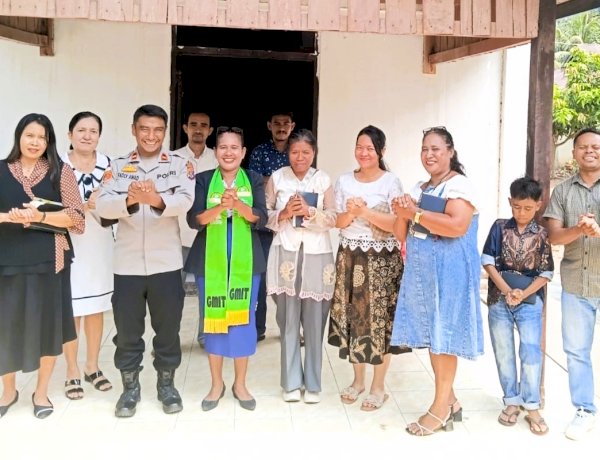 Kapolsek Adonara Barat Sambangi Jemaat GMIT Eklesia Waiwadan Lewat Minggu Kasih