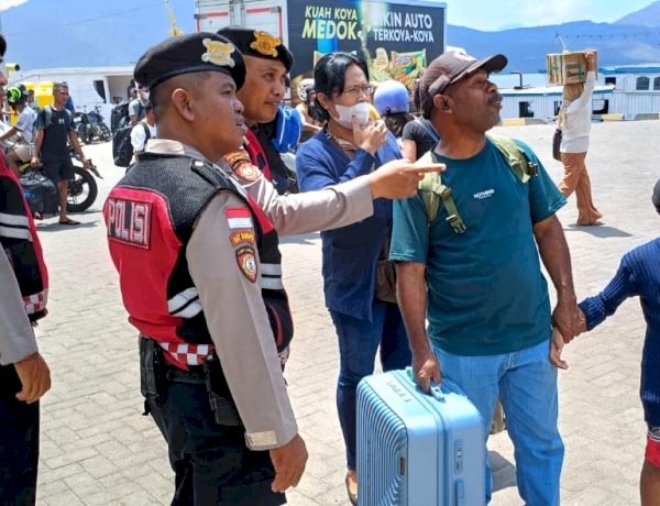 Sat Samapta Polres Flores Timur Hadir Jaga Ketertiban di Pelabuhan dan Pusat Kota