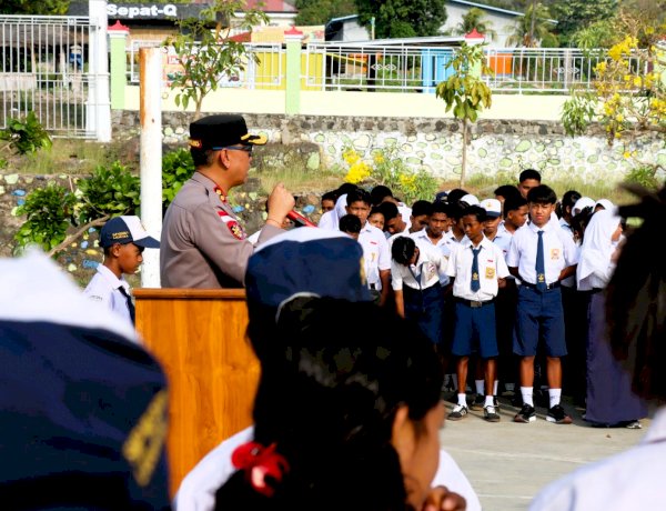 Jadi Inspektur Upacara, Pesan Kapolres Flores Timur untuk Pelajar: Jadilah Teman, Bukan Perundung