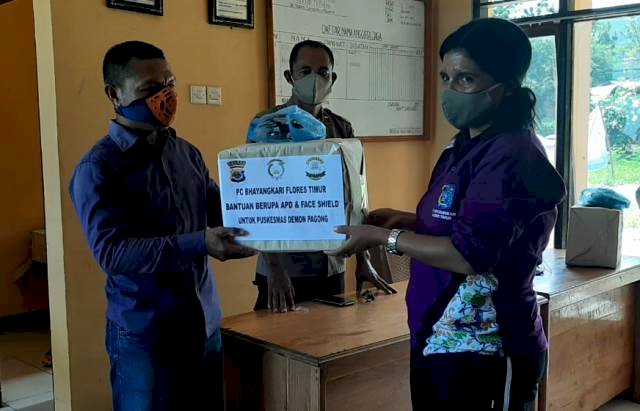 Peduli Covid19, Pendistribusian Masker Dan Face Shiled Dari Ketua Cabang Bhayangkari Flores Timur Oleh Polsek Titehena Kepada Puskesmas