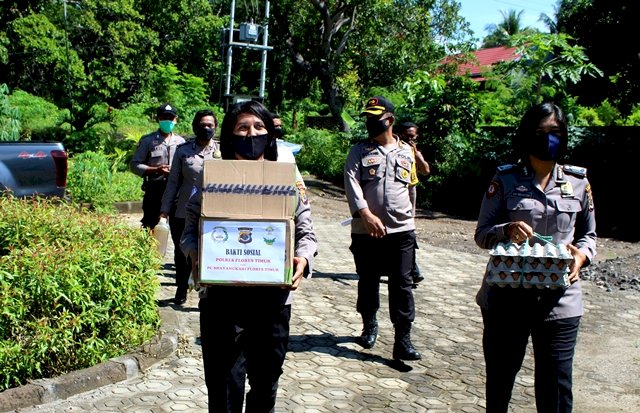 Gerakan Bakti Sosial Polri Peduli Covid-19 Polres Flores Timur Berikan Bantuan Sembako Ke Panti Asuhan