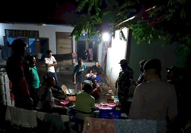 Patroli Gabungan, Satgas Aman Nusa II Bersama Satgas Covid-19 Lakukan Patroli Malam