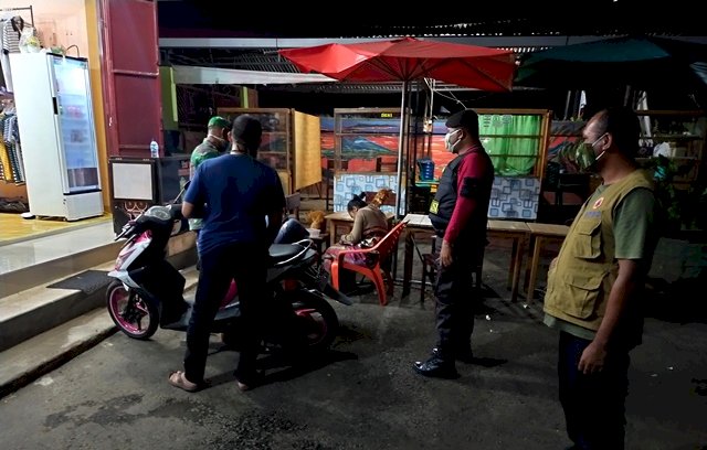 Ops aman nusa II, Patroli Gabungan Bersama Satgas Covid-19 Flotim Pada Malam Hari