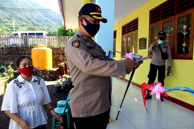 Gunting Pita, Kapolres Flotim Resmikan Gedung Wira Pratama TKK Kemala Bhayangkari 06 Larantuka