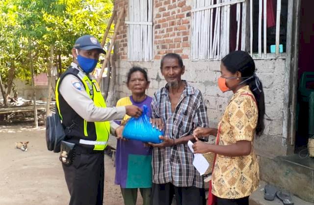 Bakti Sosial Polri Peduli, Brigpol Abong Distribusikan Bansos