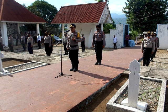 Untuk Mengenang Jasa Para Pahlawan, Polres Flotim Laksanakan Tabur Bunga di TMP