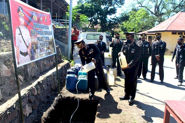 Polres Flotim Bersama Muspida Musnahkan BB Miras