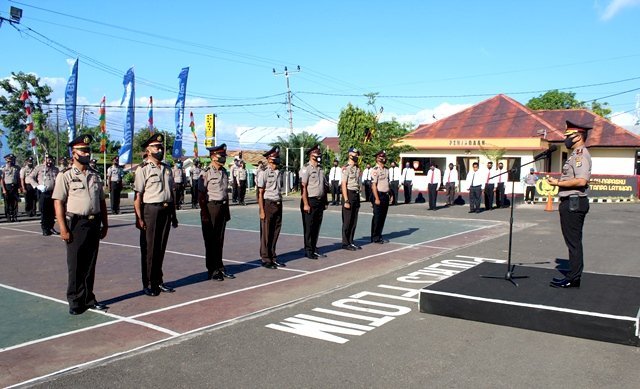 Polres Flotim Gelar Upacara Penganugerahan Tanda Kehormatan Bintang Bhayangkara Nararya Sekaligus Korps Raport Perwira Dan Kenaikan Pangkat