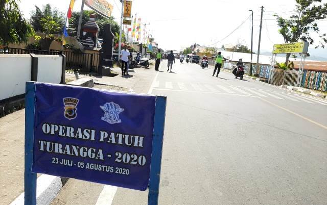 Operasi Patuh, Polres Flotim Lakukan Kegiatan Didepan Mako