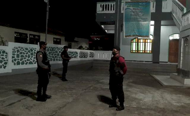 Tim Pana Elang Polres Flotim Lakukan Patroli Tengah Malam