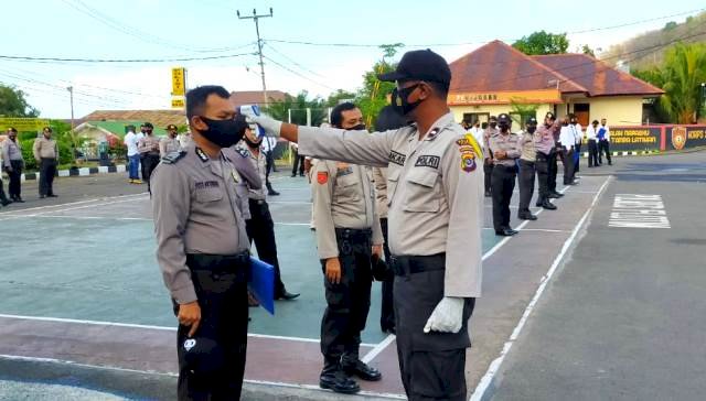 Cegah Covid-19, Polres Flotim Rutin Laksanakan Ukur Suhu Tubuh Sesuai Protokol Kesehatan
