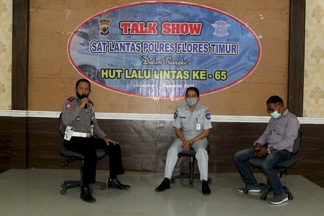 Sat Lantas Polres Flotim Gelar Talk Show Keselamatan Berlalu Lintas