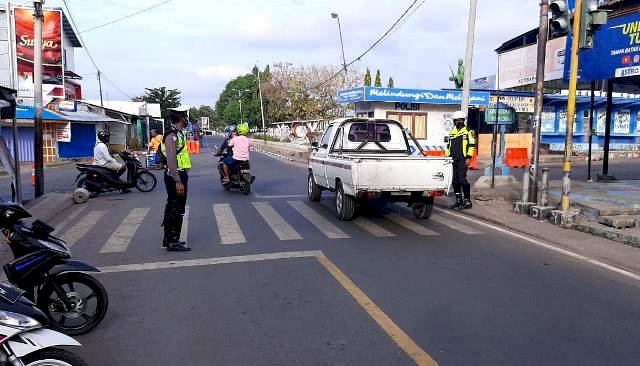 Wujud Pelayanan Prima, Giat Rutin Gatur Pagi Sat Lantas Polres Flotim
