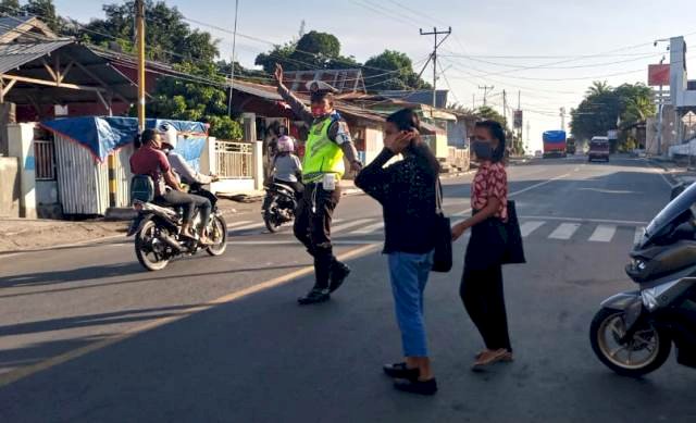 Pelayanan Prima, Giat Rutin Sat Lantas Polres Flotim di Pagi Hari